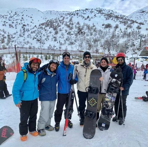 mona team skiing